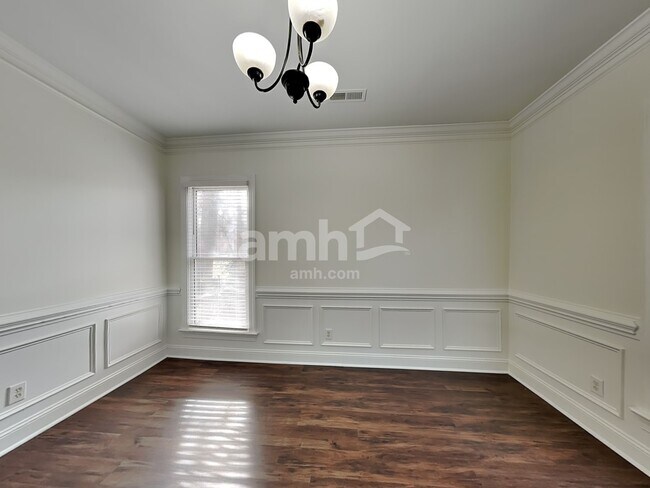 Foto del edificio - 8005 Red Oaks Trl