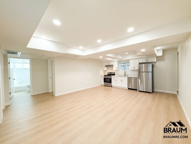 Building Photo - 15634 Leadwell St