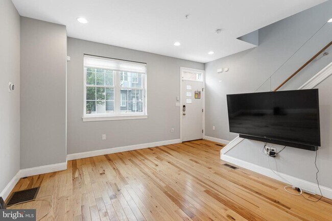 Foto del edificio - 724 E Thompson St