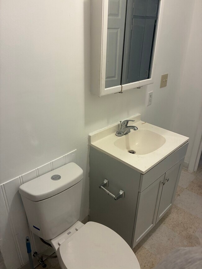 Mueble de baño - 306 Bear St