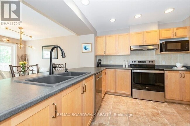 Building Photo - 302 Grey Seal Cir