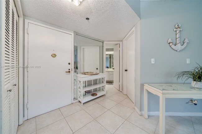 Building Photo - 7400 Radice Ct