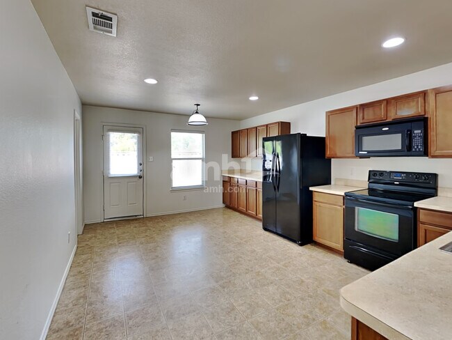 Foto del edificio - 110 Daisy Dr