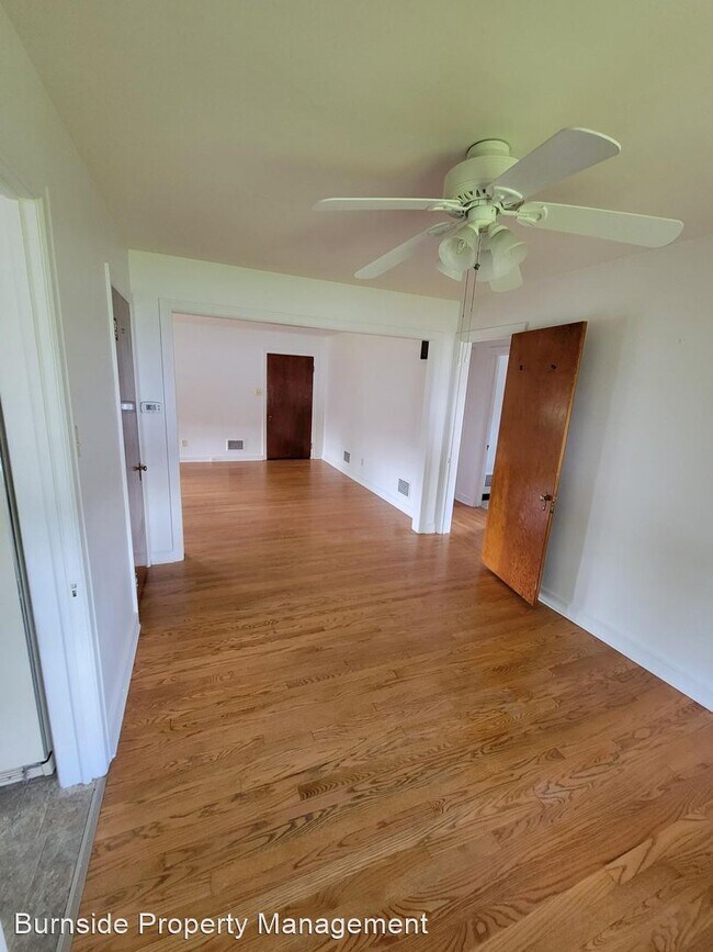 Building Photo - 3 br, 1 bath House - 709 North Main Street