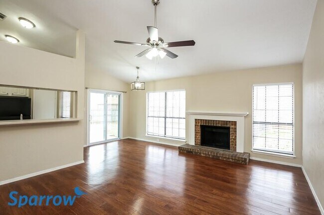 Foto del edificio - 4245 Periwinkle Dr
