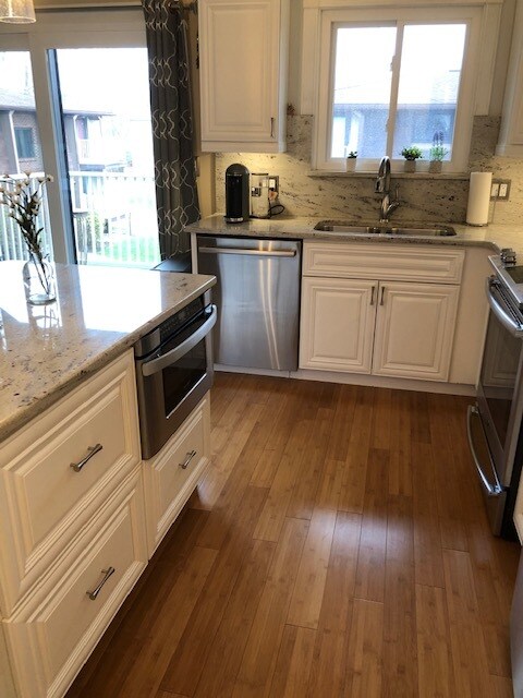 Kitchen Photo - 3932 Ridge Lea Rd