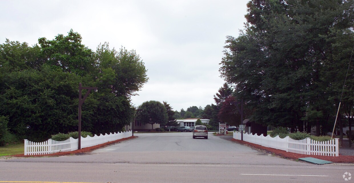 Sunset Acres MHC Apartments in Plainville, MA