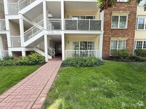 Building Photo - 38 Cheverny Ct
