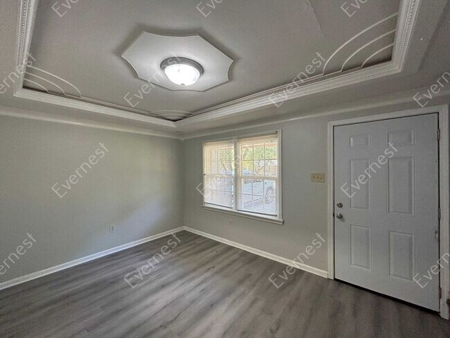 Building Photo - 8082 Oakbrook Dr