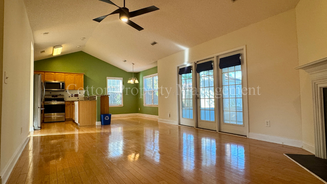 Building Photo - 6316 Stapleton Rd