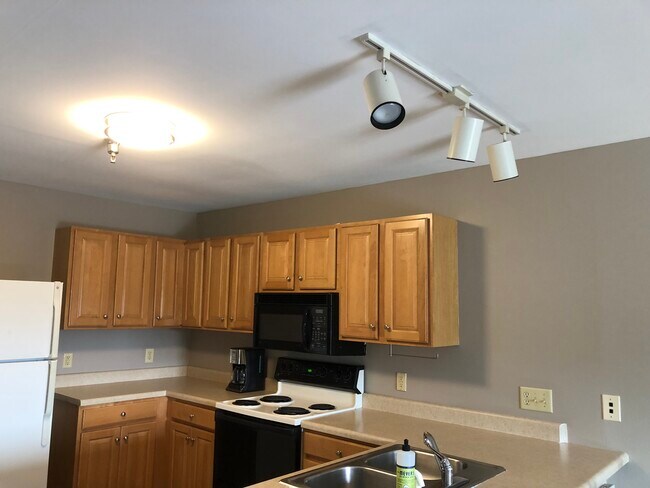 Kitchen - 1366 Hunters Rd