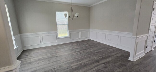 Foto del edificio - MOVE IN READY!