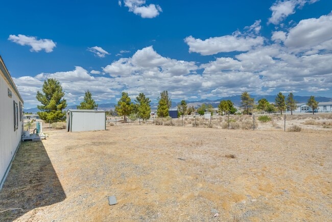 Building Photo - Three bed, 2 full bath, manufactured home ...