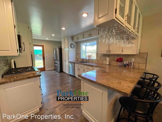 Building Photo - 3 br, 2 bath House - 3424 El Monte Dr.