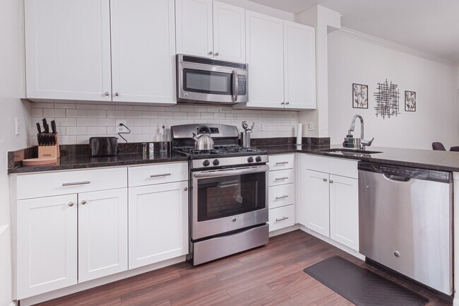 Foto del edificio - 8148 Amethyst Dr