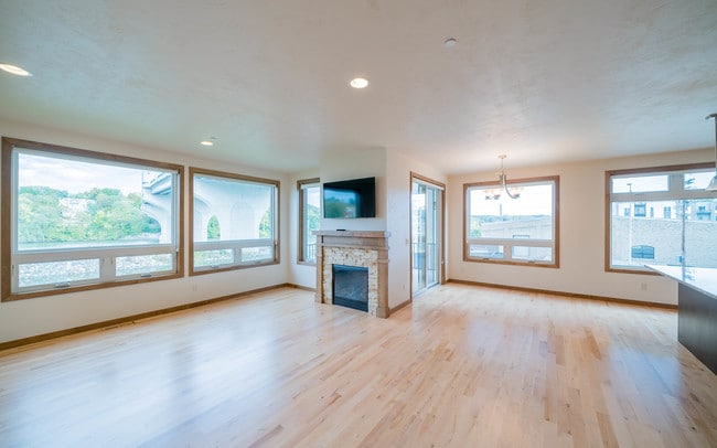 Building Photo - 1141 E Banta Ct