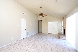 Building Photo - 11047 Grassyglen Dr