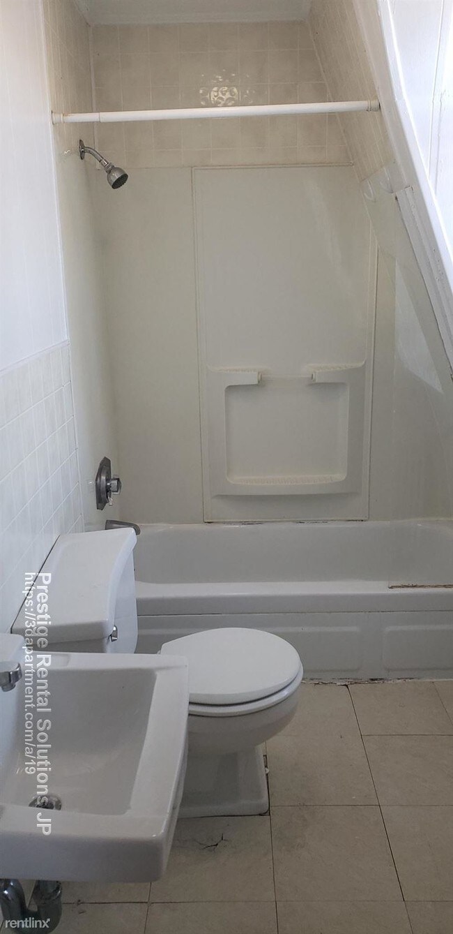 Building Photo - Studio, 1 bath Apartment - 592 Tremont St