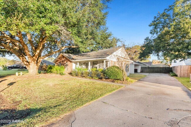 Foto del edificio - 115 Meadow Glen Dr