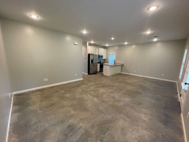 Building Photo - 3BR/2BA Home
