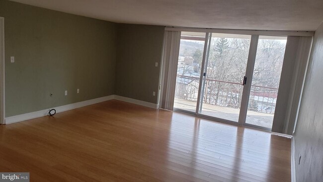 Building Photo - 2212 Forest Ln