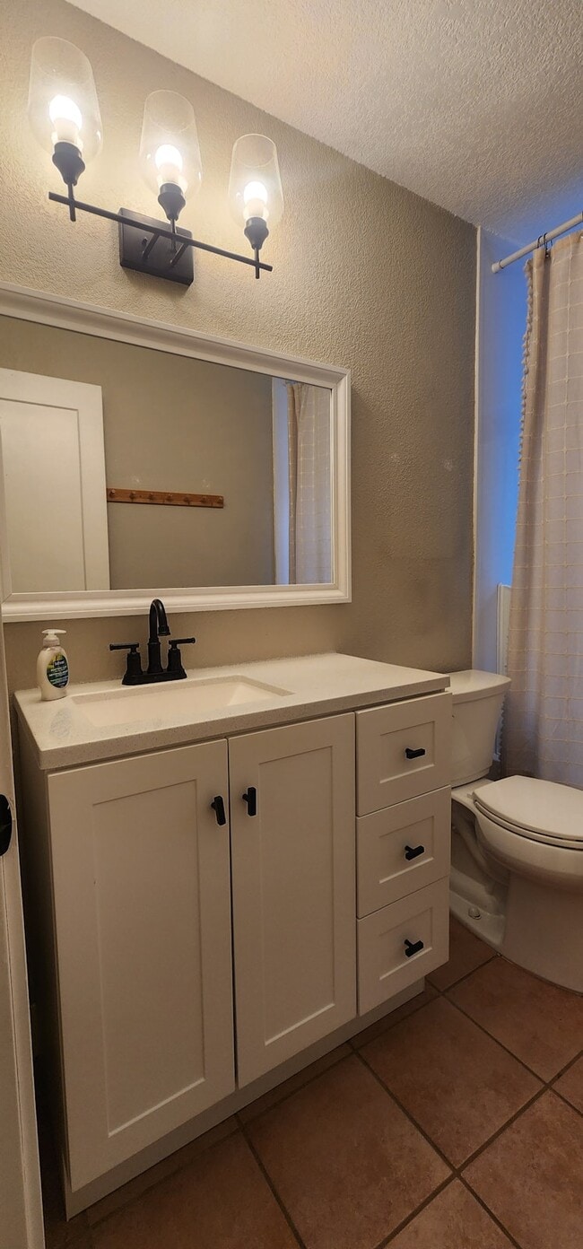 Photo - 137 NE Monroe Cir N Townhome