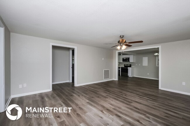 Foto del edificio - 7145 Pinewood Dr