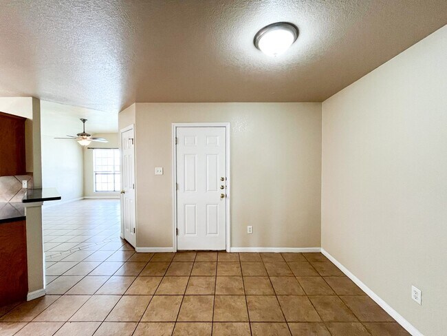 Building Photo - 1111 Nicholas Cir