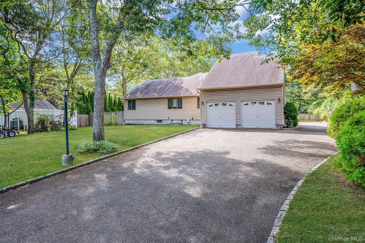 Foto principal - 6 Bay Dr