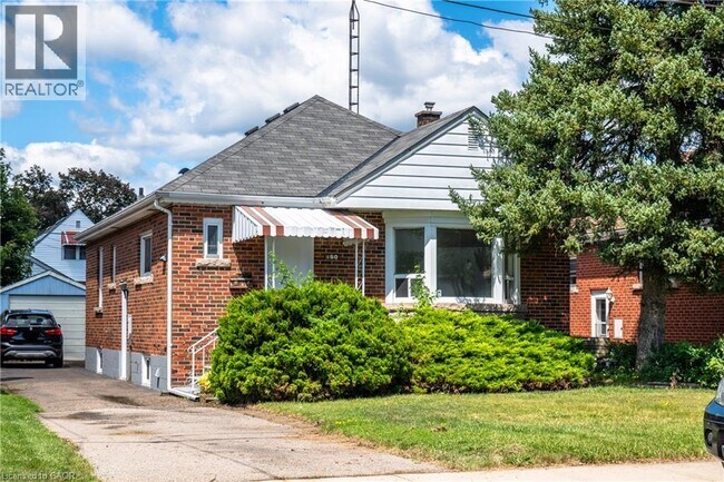 Photo du bâtiment - 150 Beland Ave S