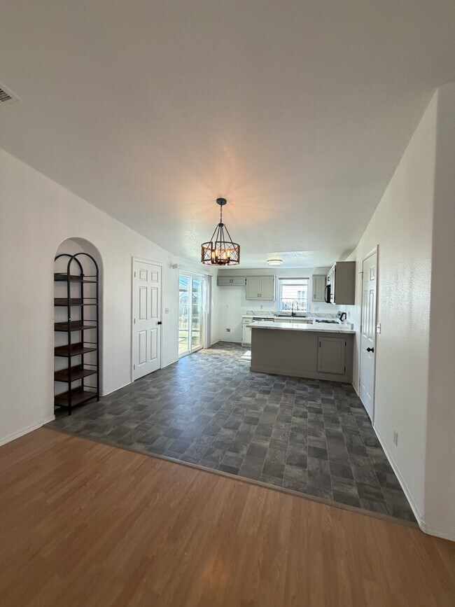 Foto del edificio - 7821 Laura Ln