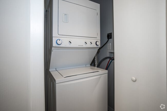 2BR, 2BA - 1,215SF - Townhome - In-Unit Laundry - The Flats at Brewerytown