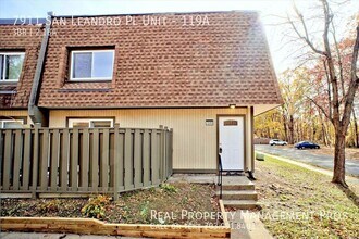 Building Photo - 7911 San Leandro Pl