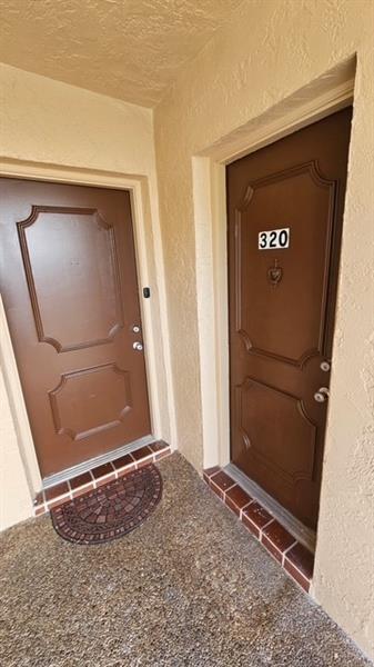 Foto del edificio - 5881 NW 16th Pl