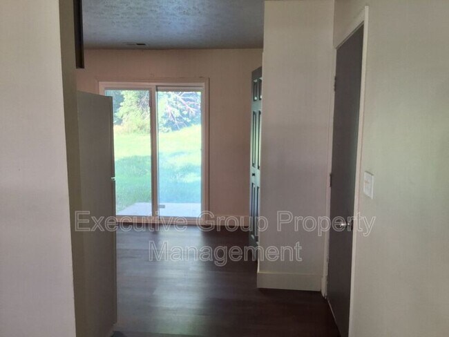Foto del edificio - 117 Academy Ln