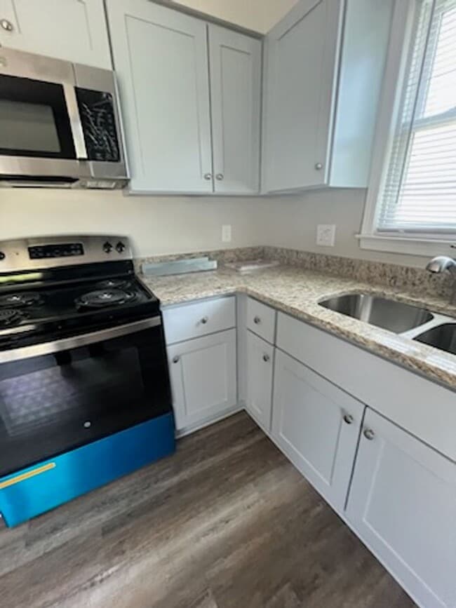 Building Photo - 2228oa