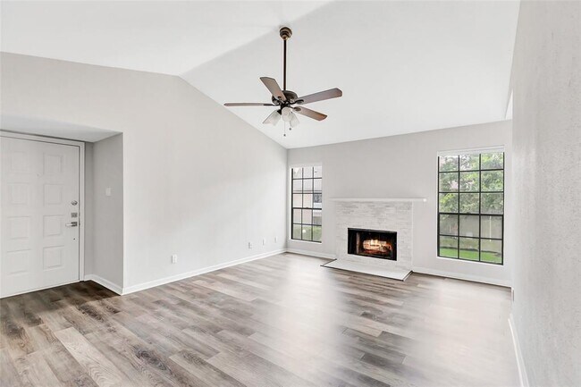 Building Photo - 14911 Wunderlich Dr