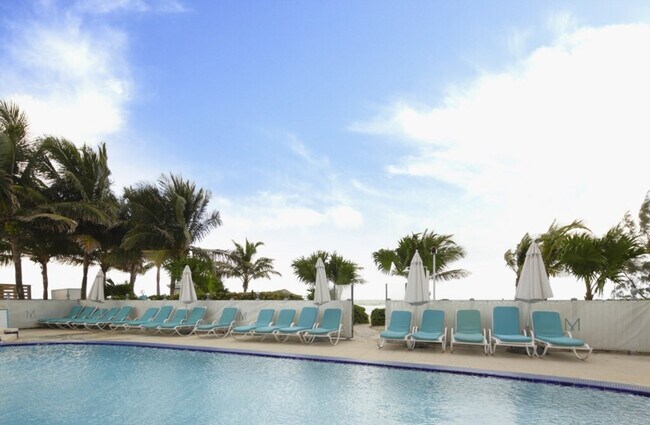 Foto del edificio - 18683 Collins Ave