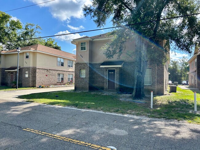 Foto del edificio - 340 Tegarden Rd