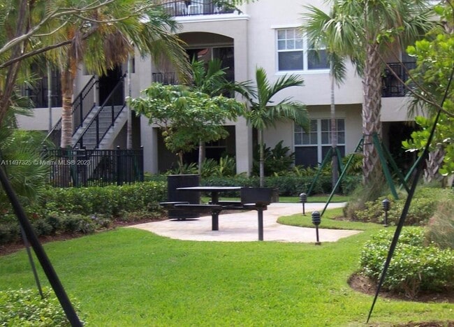 Foto del edificio - 5900 W Sample Rd