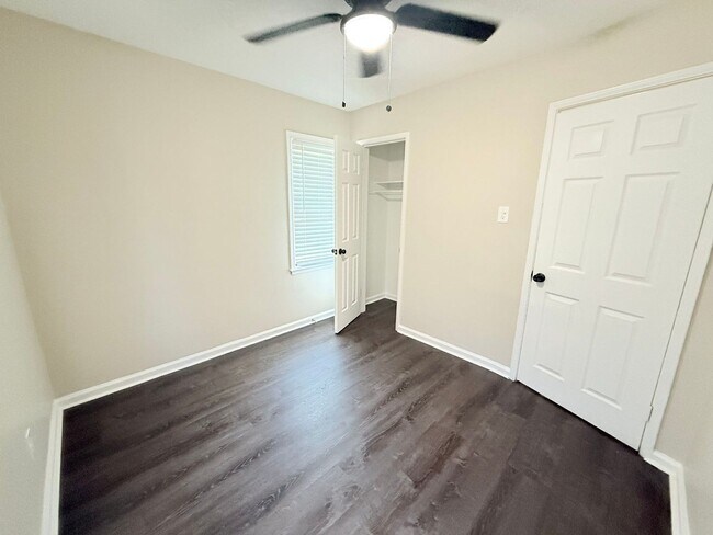 Foto del edificio - This beautifully updated 3-bedroom, 1-bath single-family home is ready for move-in!