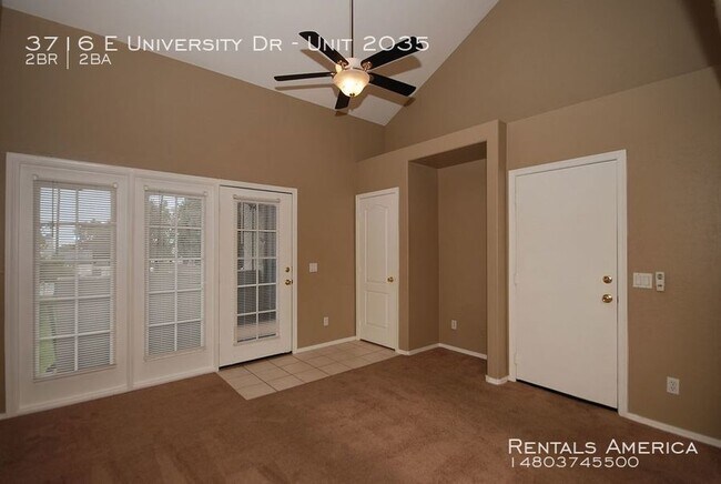 Building Photo - Charming Townhome with Two Bedroom Suites