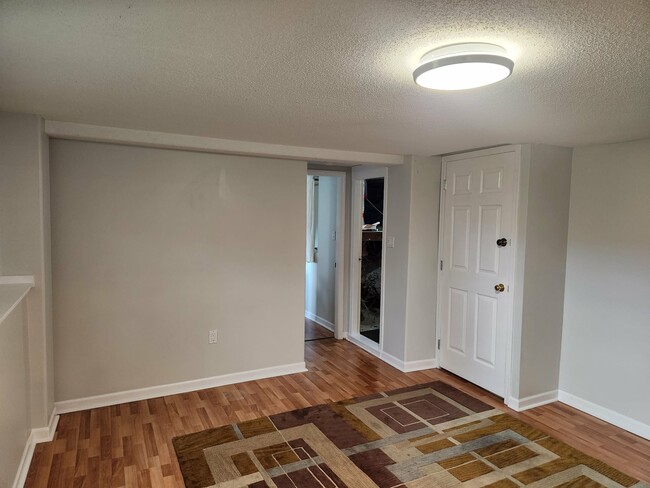Door leading to bedroom and door to inside storage - 4104 Delmar Av