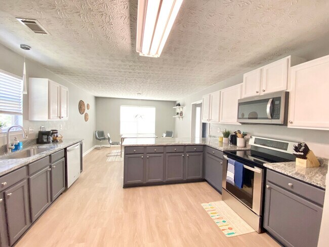 Foto del edificio - 236 Brookstone Trail