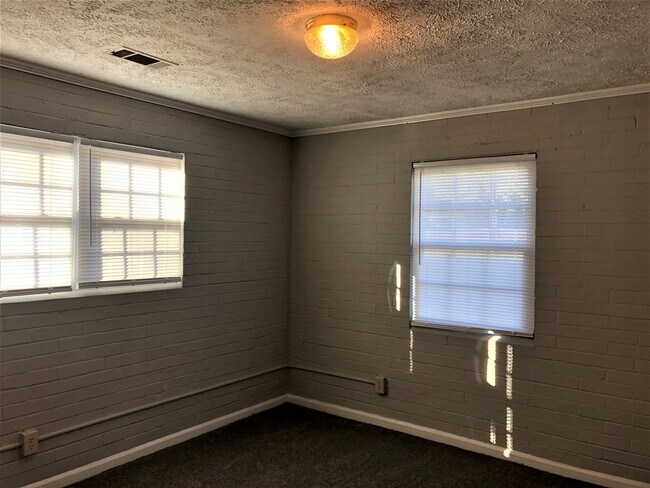 Building Photo - 728 Fleming Ave