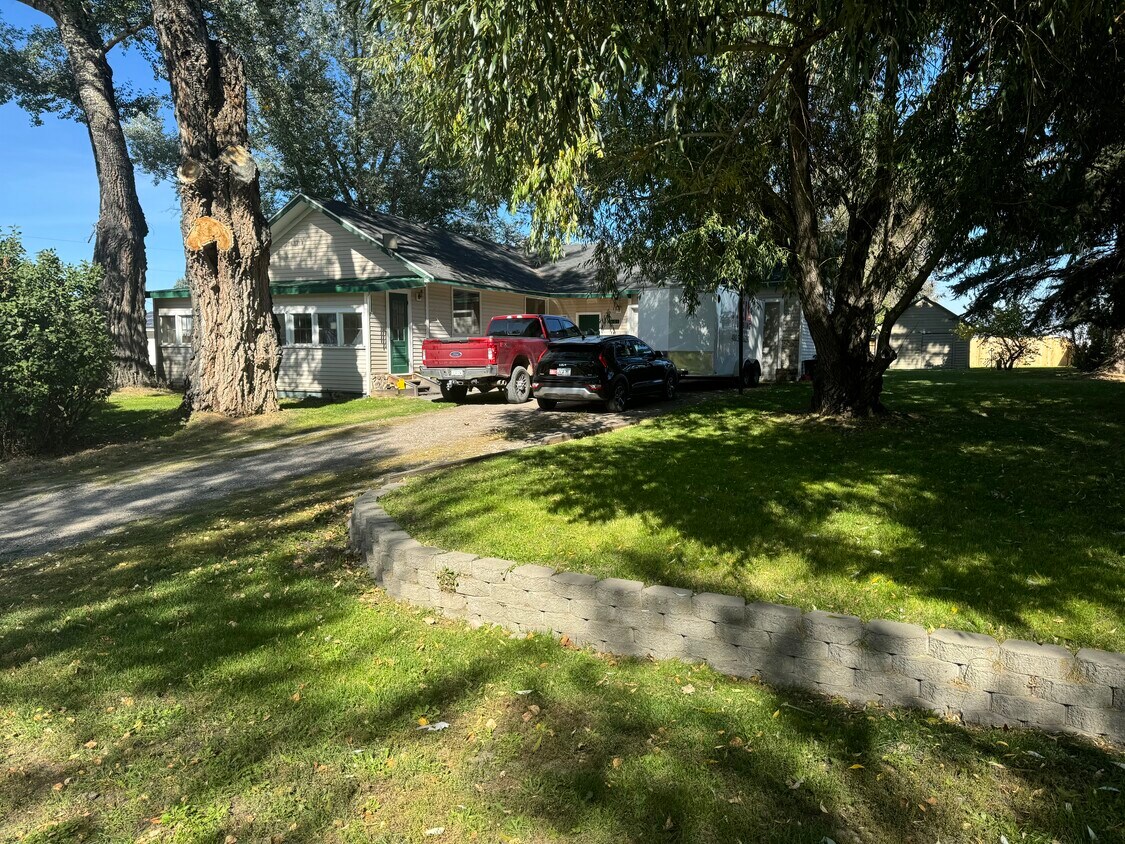 Primary Photo - 5165 Park Ave