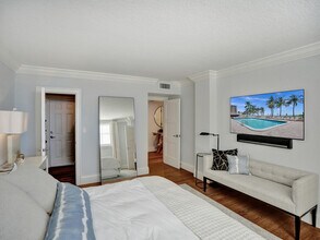 Building Photo - 1051 Hillsboro Mile