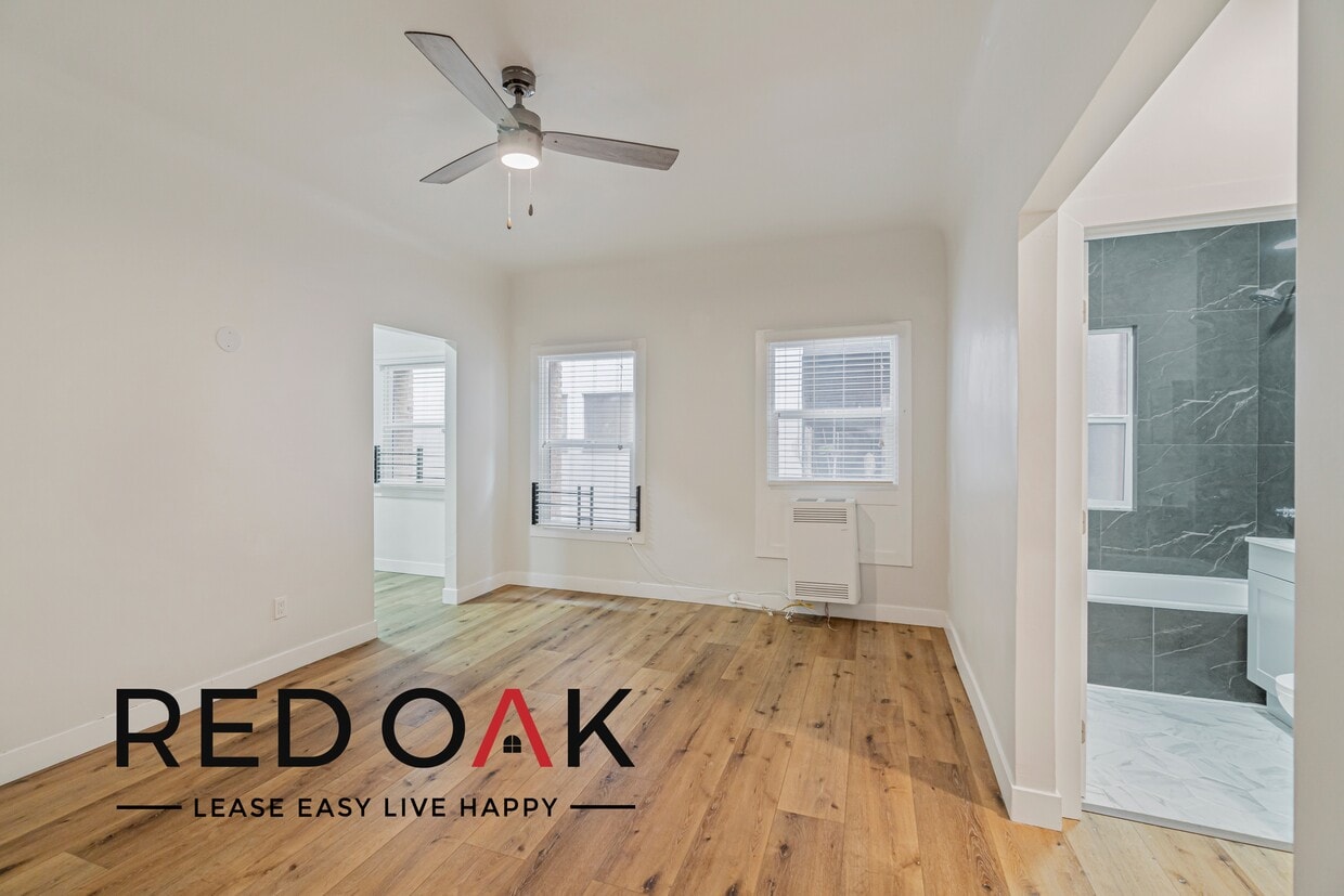 Foto principal - 247 S Alexandria Ave