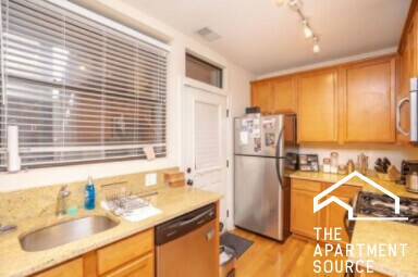 Foto del edificio - 3433 N Lakewood Ave
