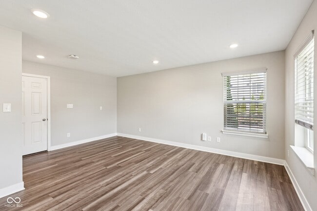 Foto del edificio - 17285 Dallington St